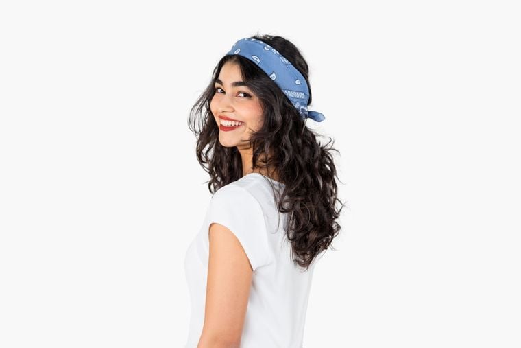 Bandana zawiązana z tyłu Bandana zawiązana z tyłu